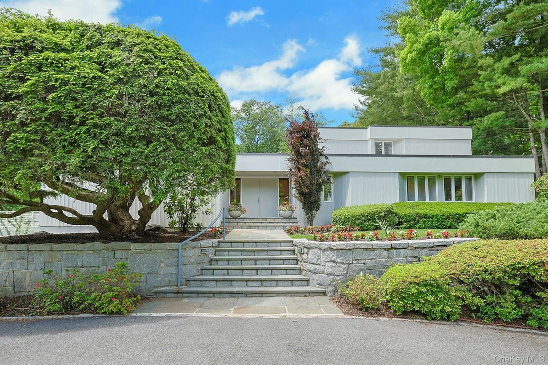 Photo of 10 Cypress Point Drive