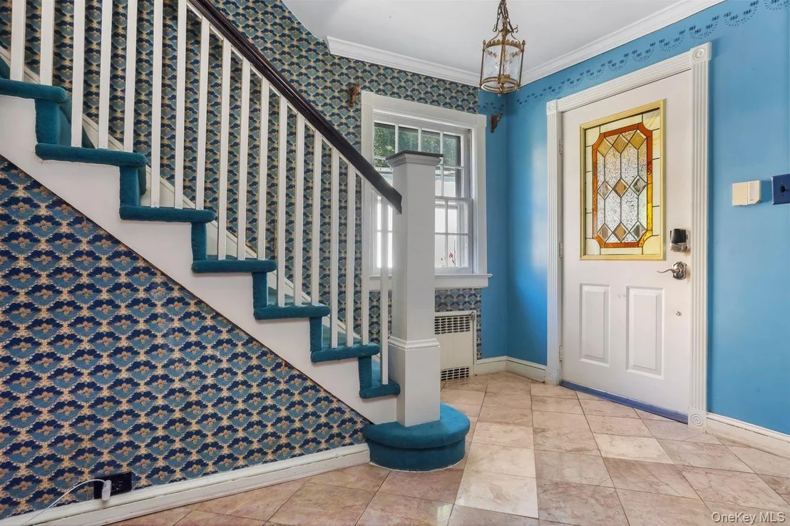 Photo of 889 James Street
