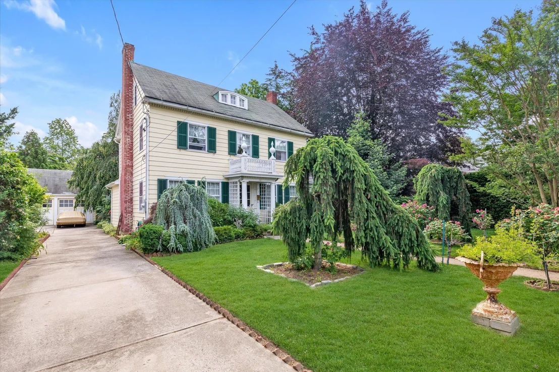 Photo of 2485 Park Avenue