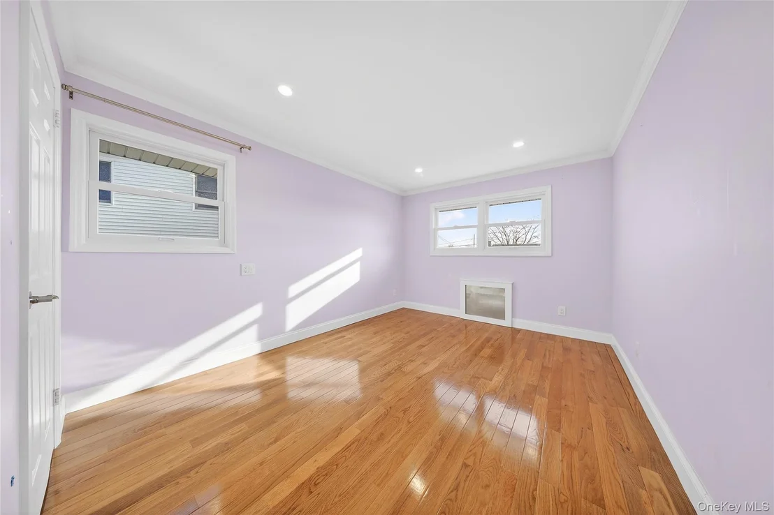 Photo of 38 S Oaks Boulevard