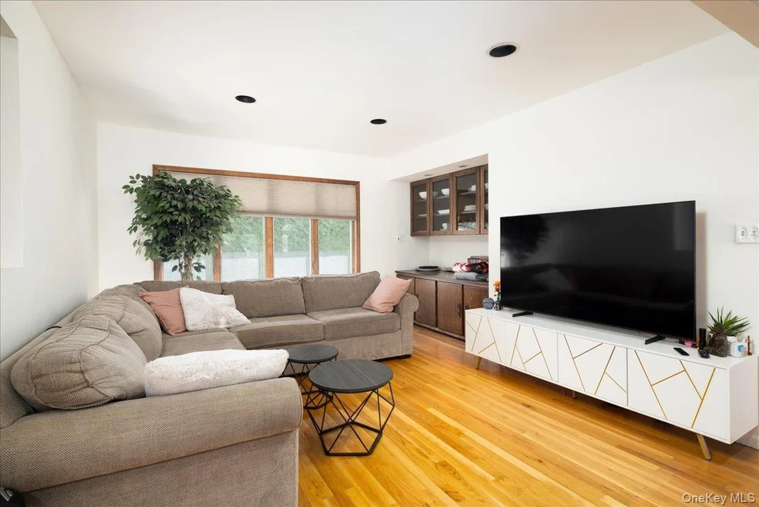 Photo of 10 Seneca Drive