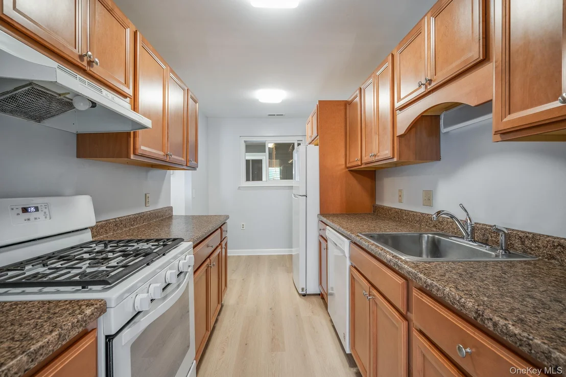 Photo of Unit F at 902 Commons Way