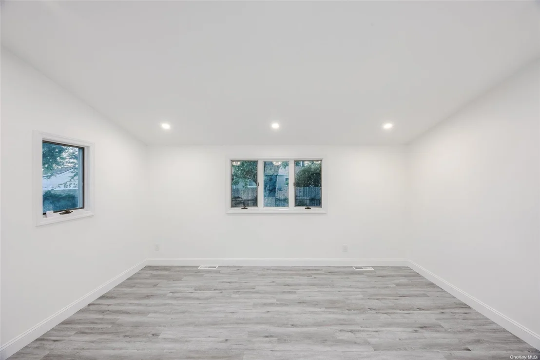 Photo of 2914 Devon Avenue