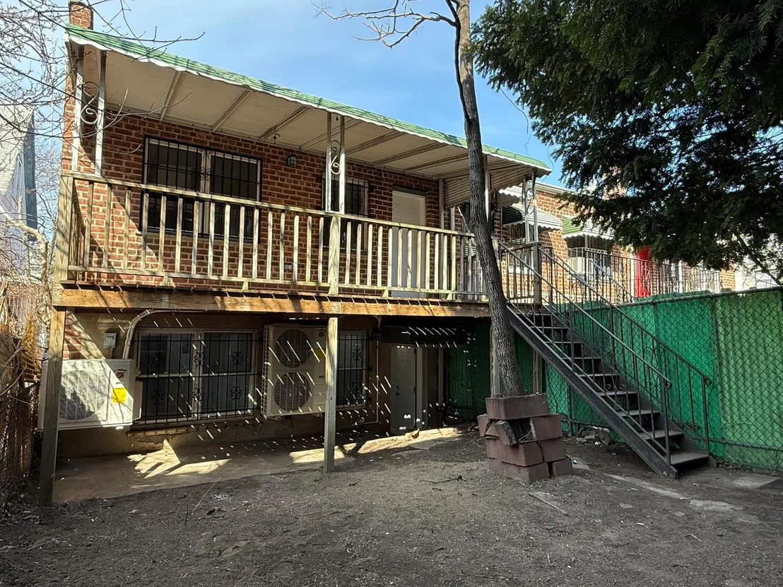 Photo of 3978 Carpenter Avenue