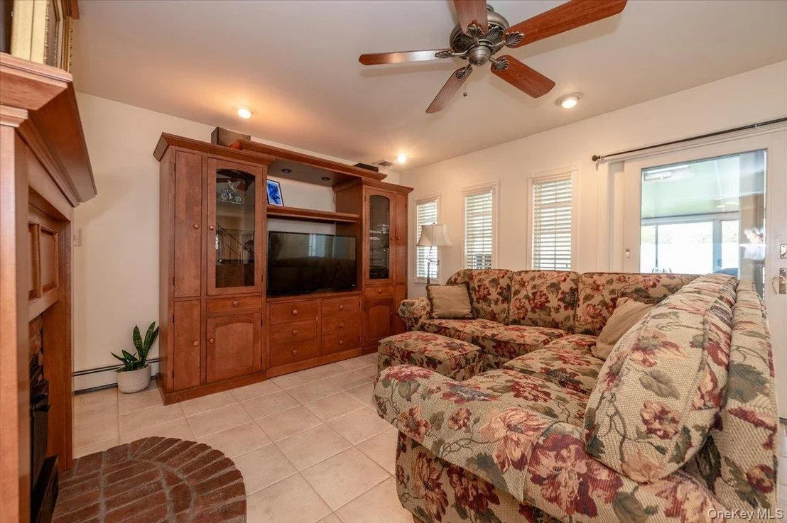 Photo of 253 Blacksmith Road S