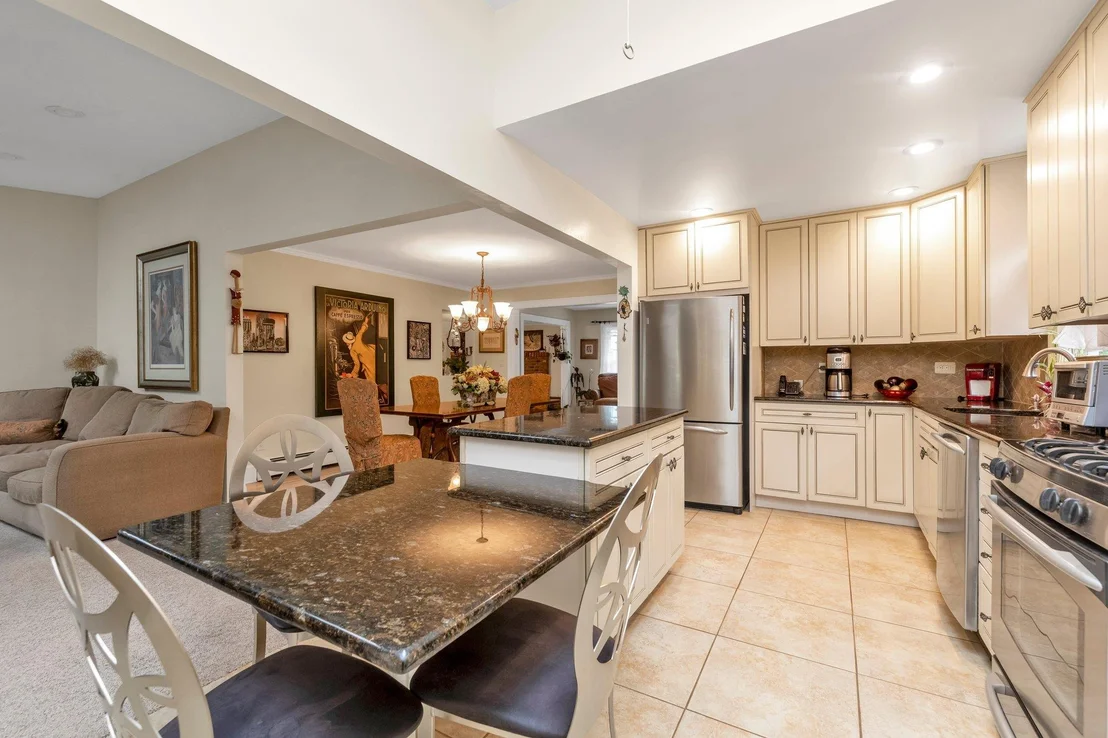 Photo of 1833 Gregory Avenue