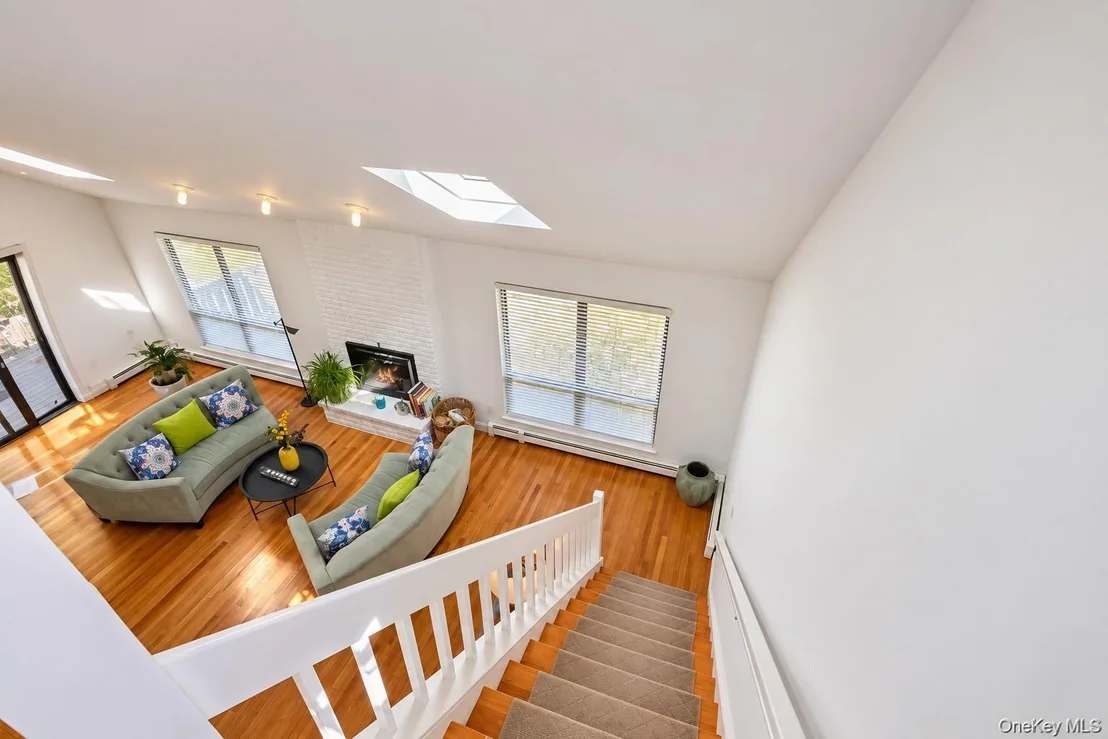 Photo of 37 Blue Jay Way