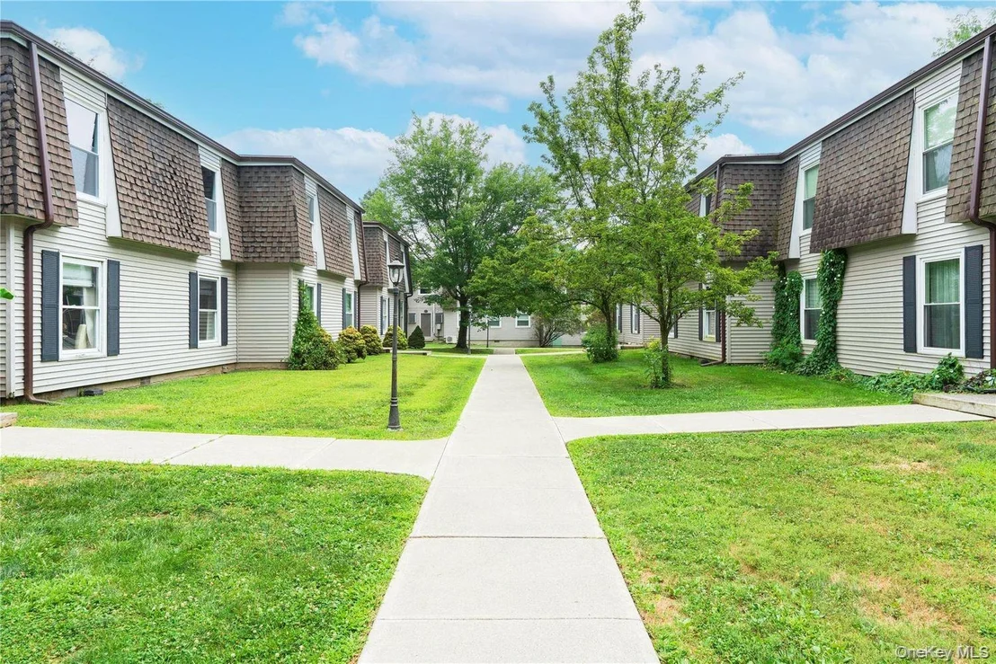Photo of Unit C at 164 Rinaldi Boulevard