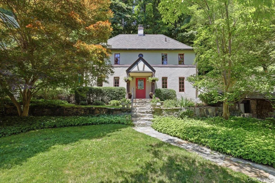 Photo of 220 Mill River Road