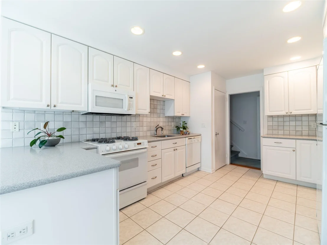 Photo of 9 Mohegan Lane