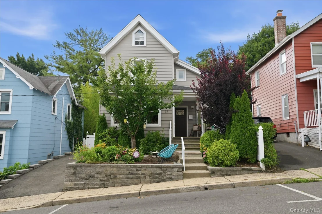 Photo of 37 Lydecker Street