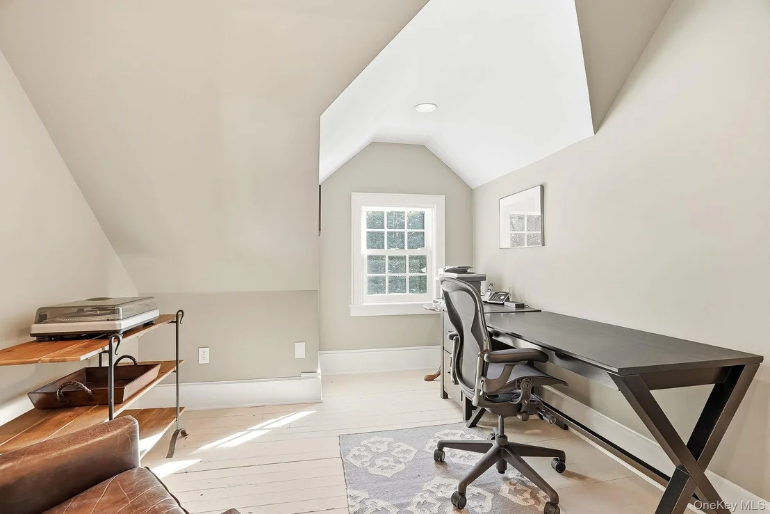 Photo of 880 Forest Avenue