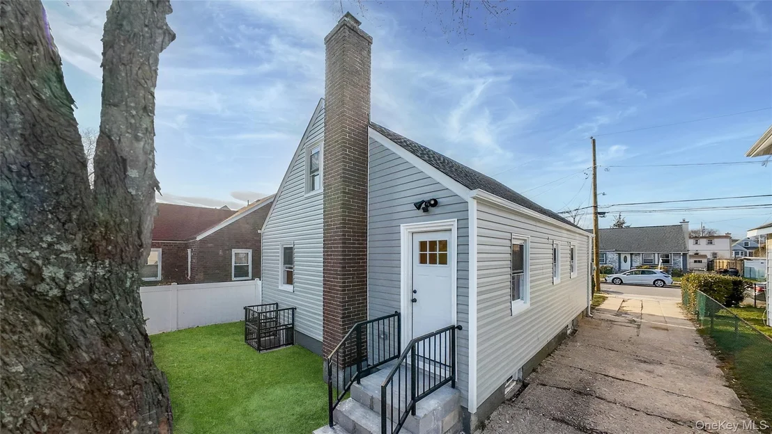 Photo of 224 Windsor Parkway