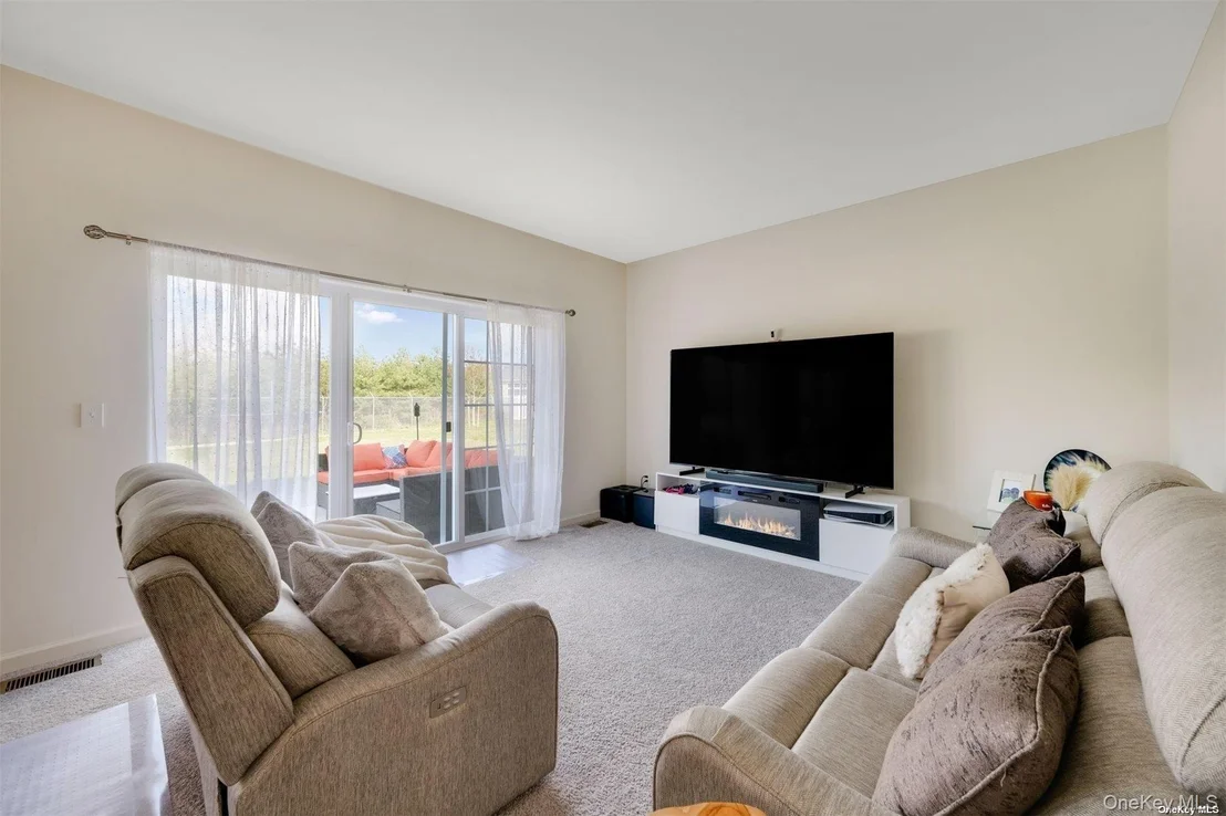 Photo of 7 Pondview Circle