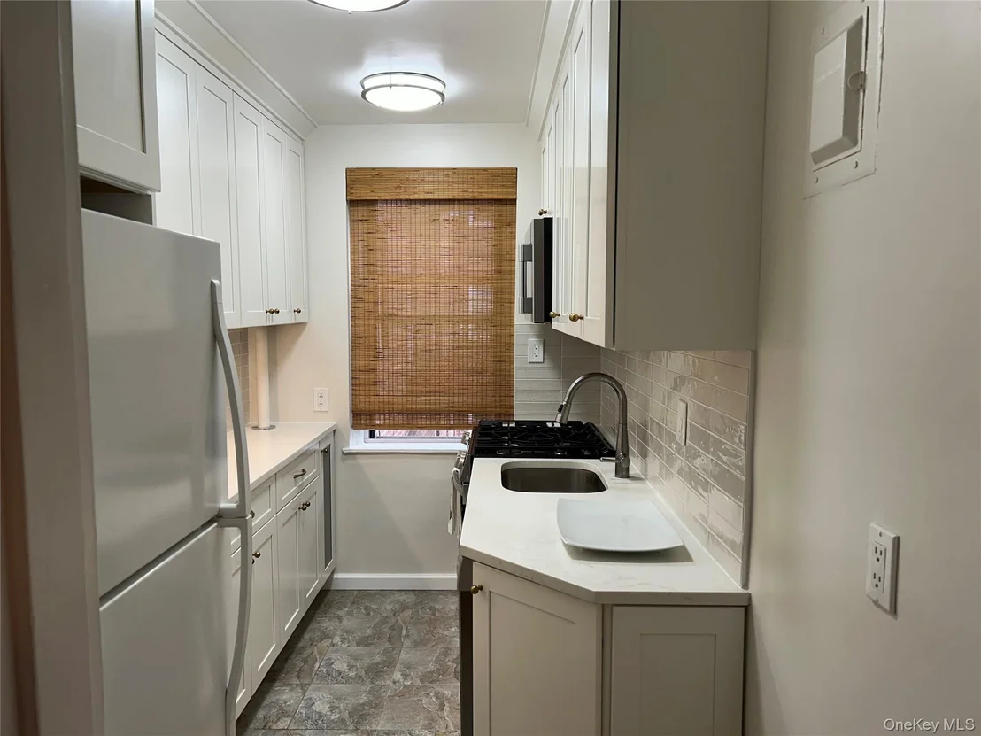 Photo of Unit 4D at 821 Bronx River Road