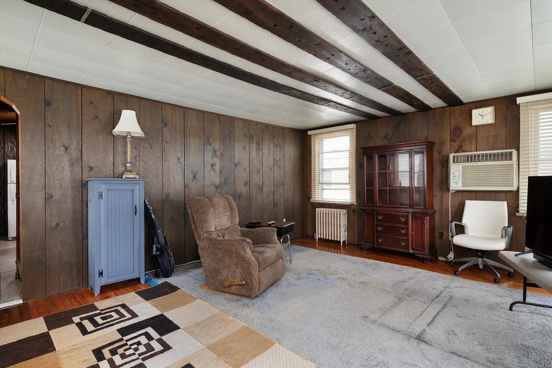 Photo of 331 Doherty Avenue
