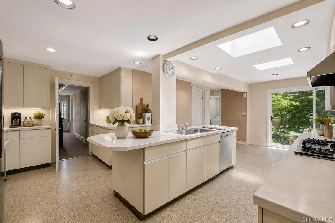 Photo of 433 Arcady Road