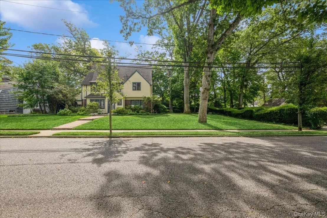 Photo of 187 Moore Avenue
