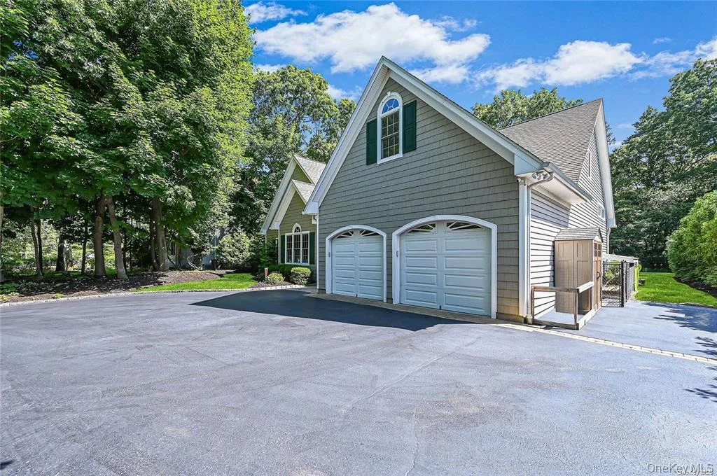 Photo of 828 Pondview Road