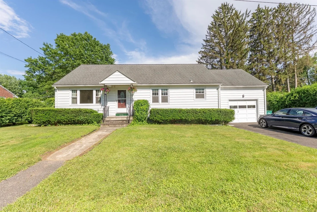 Photo of 1076 Decker Street