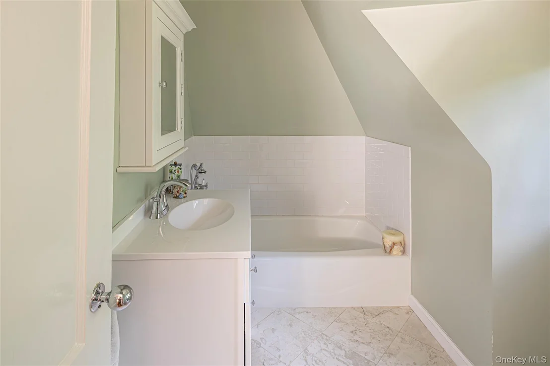 Photo of 18 Hemlock Road