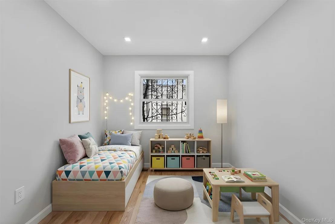Photo of 699 Sackman Street