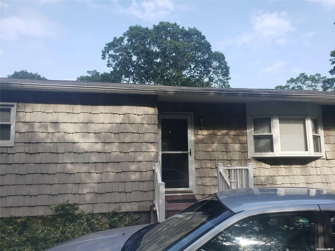 Photo of 90 River Road