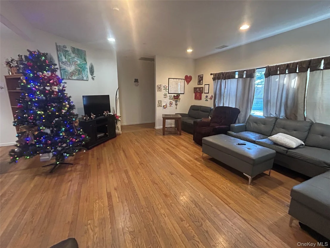 Photo of 180 Simpson Road