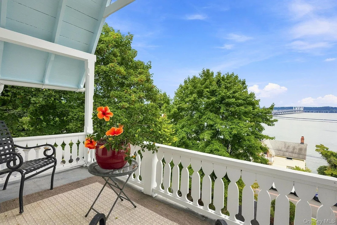 Photo of 75 River Road