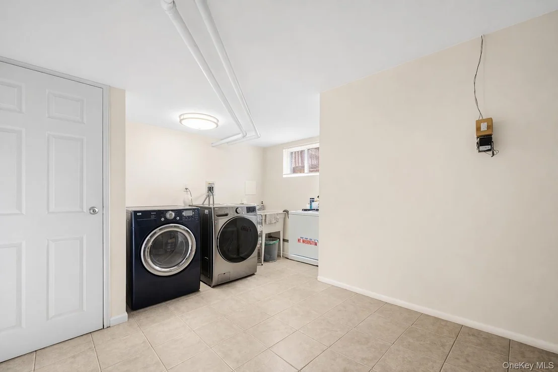Photo of 150 Roxton Road