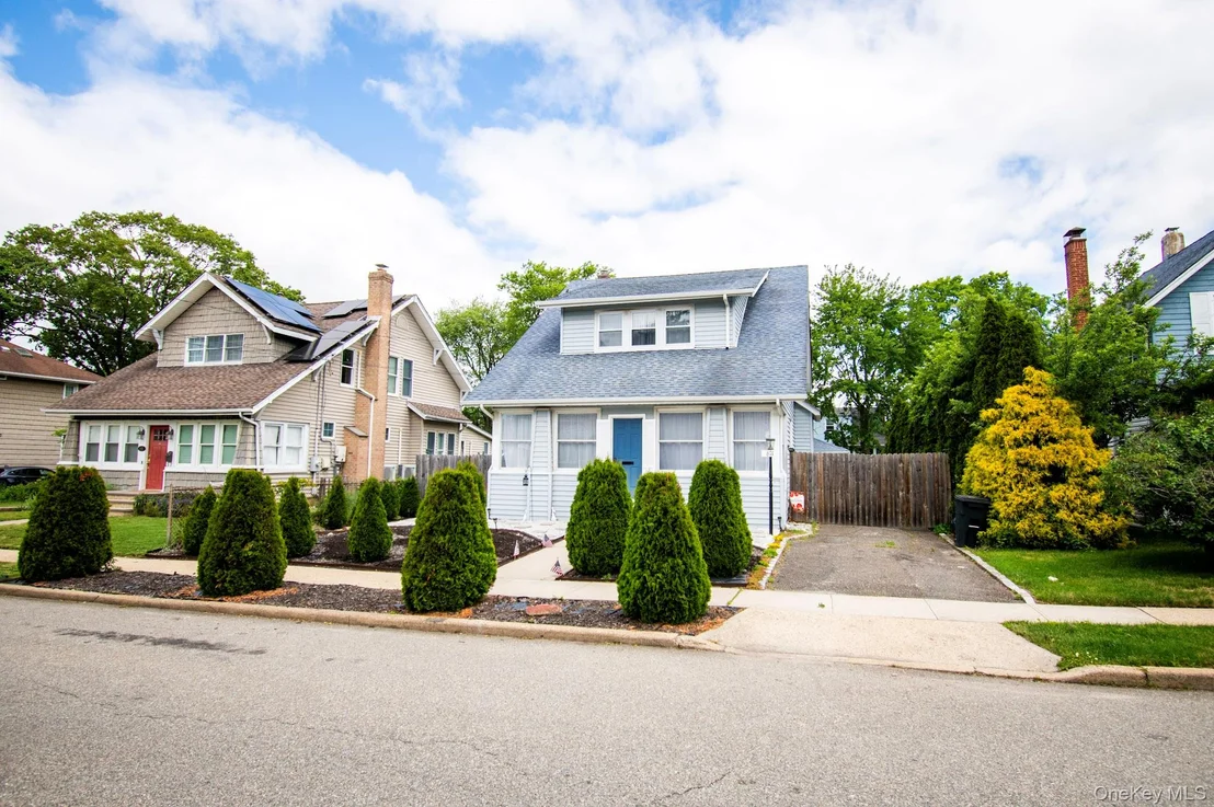 Photo of 671 Arlington Avenue