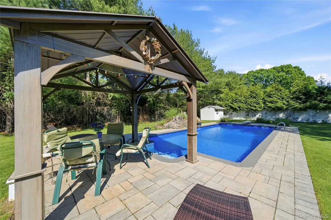 Photo of 9 Ridgefield Drive