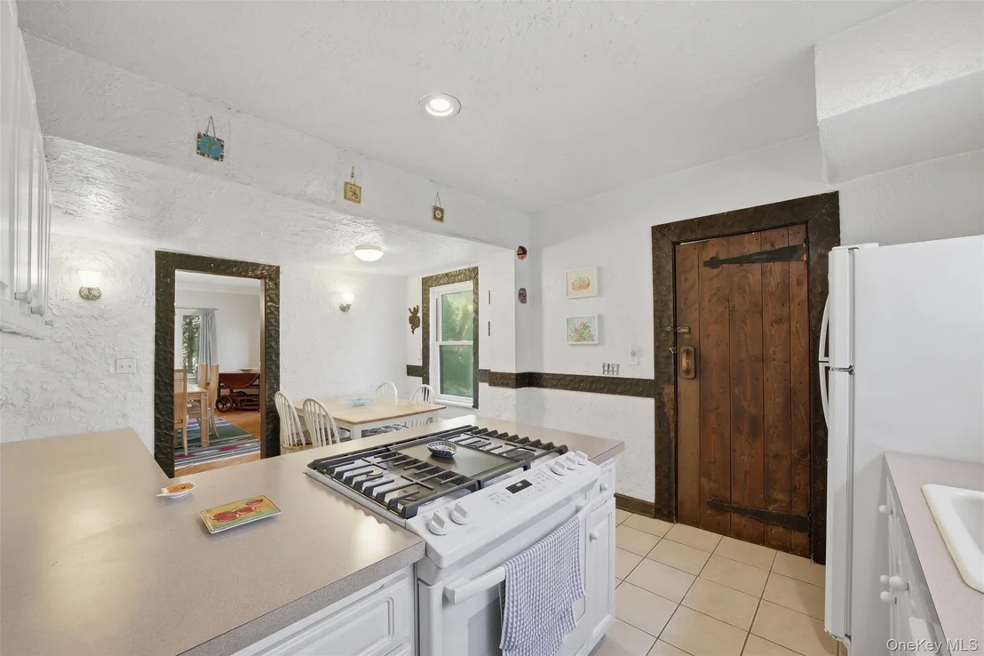 Photo of 930 Grant Avenue