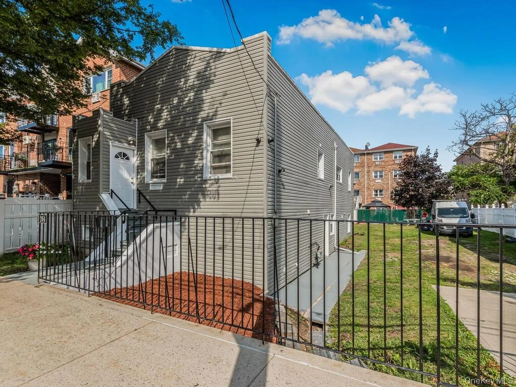 Photo of 264 Emerson Avenue