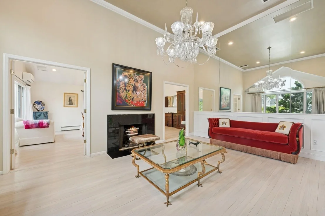 Photo of 2525 Beverly Road
