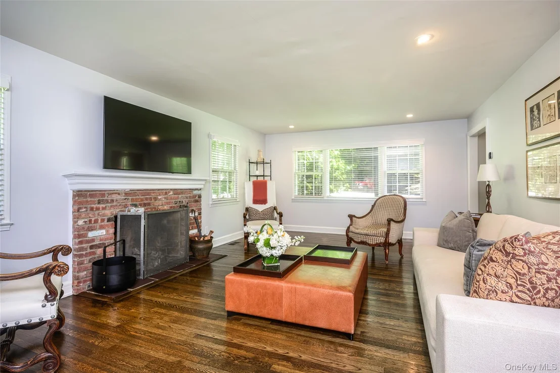 Photo of 15 Laurel Hill Road