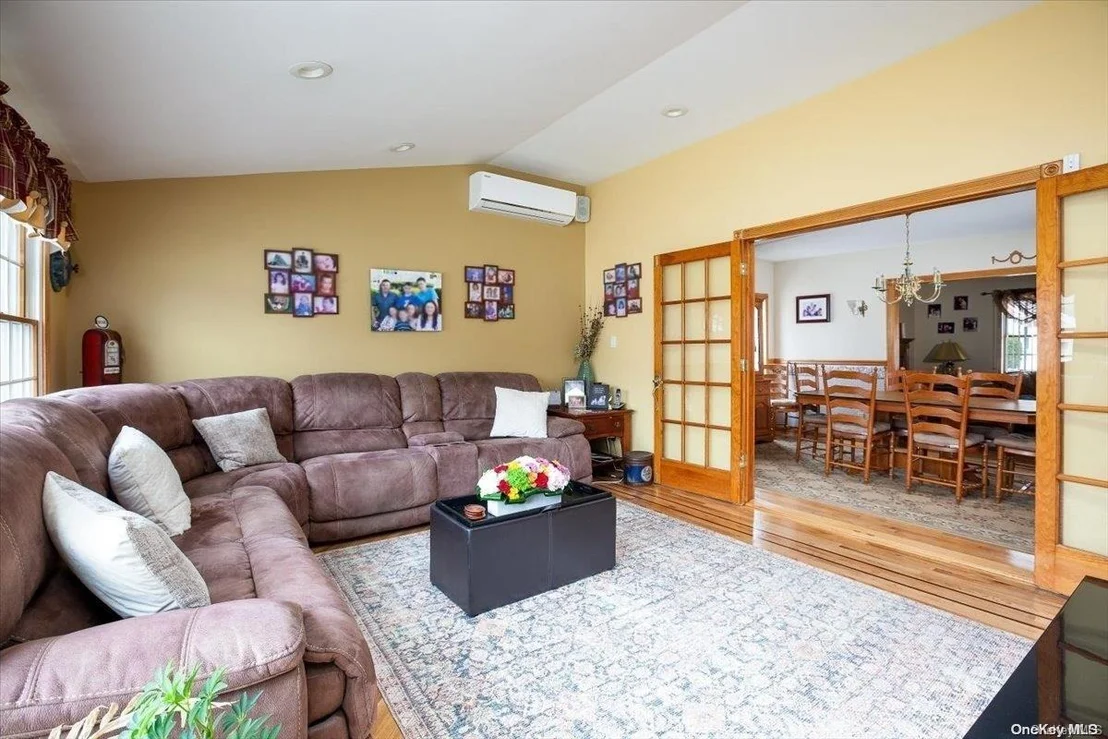 Photo of 46 Nassau Boulevard