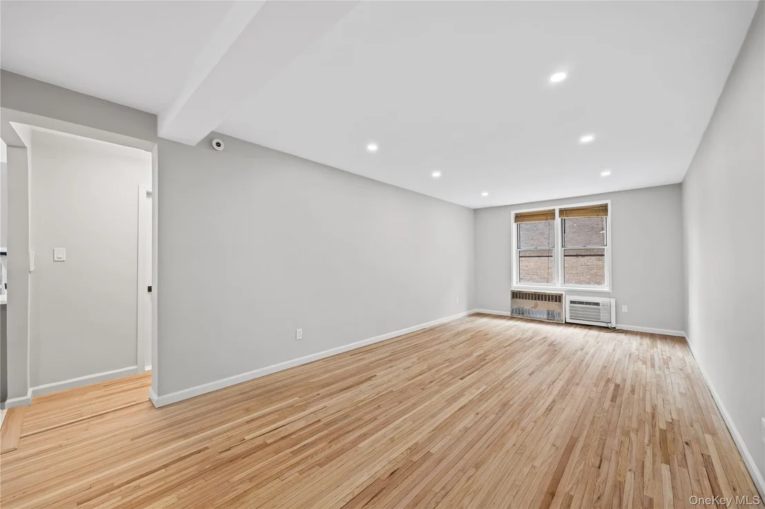 Photo of Unit 2A at 6535 Broadway