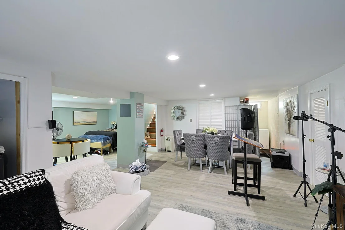 Photo of 42 Streit Avenue