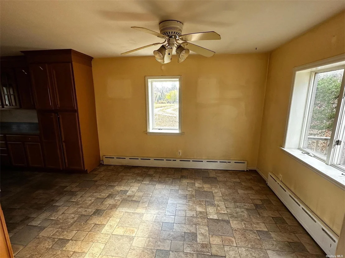 Photo of 2468 River Road