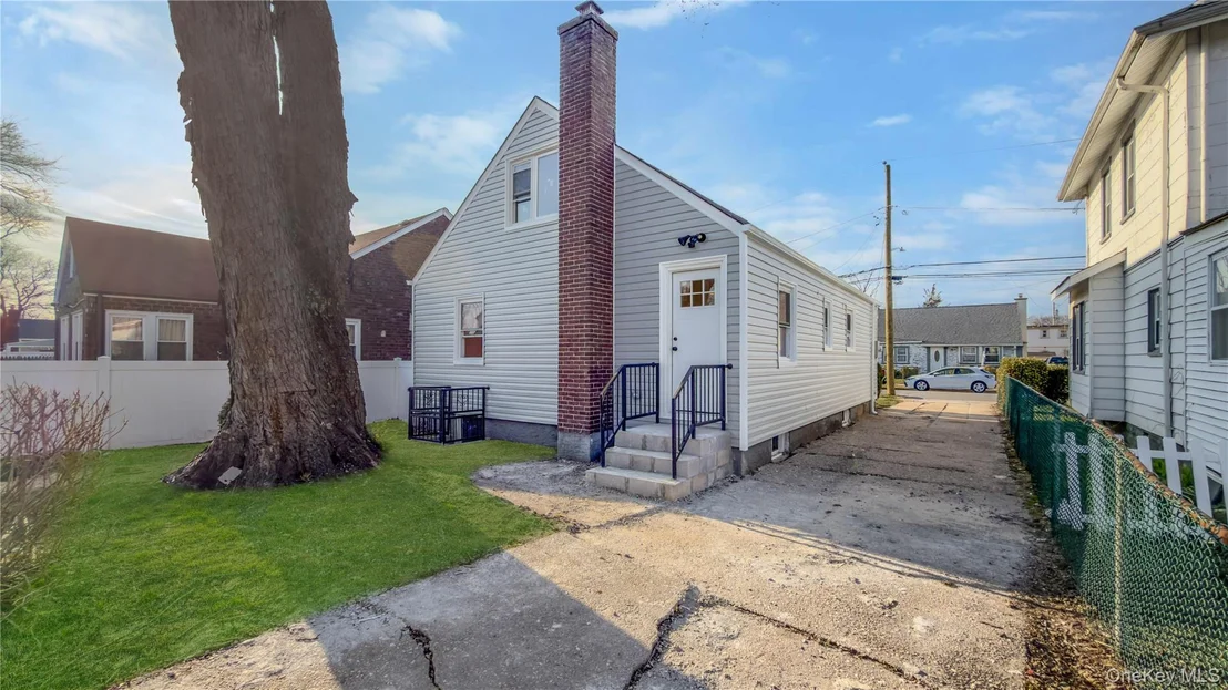 Photo of 224 Windsor Parkway