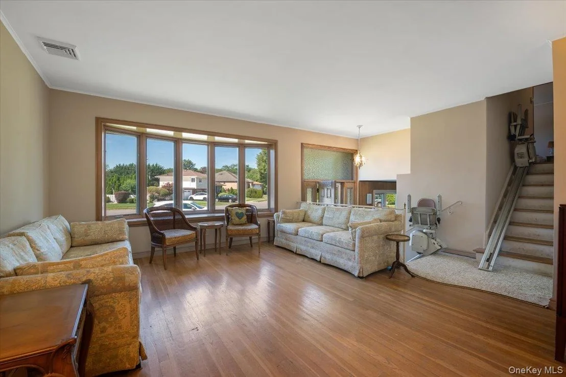 Photo of 331 Woodbridge Lane