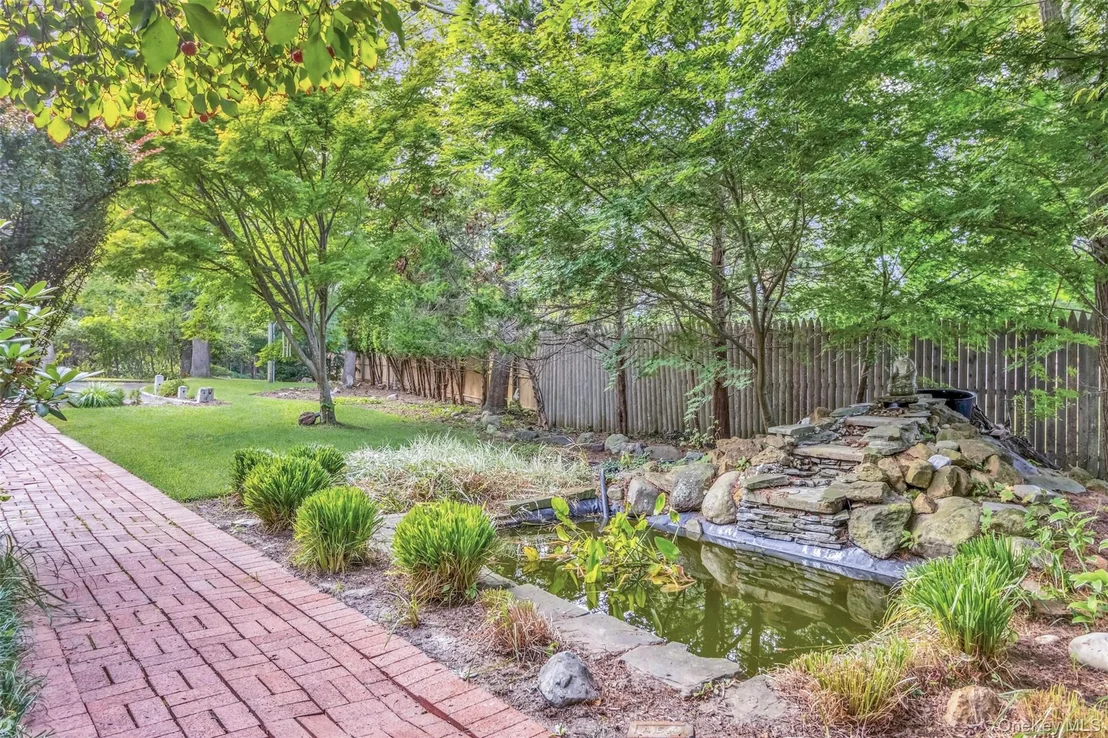 Photo of 880 W Mill Road