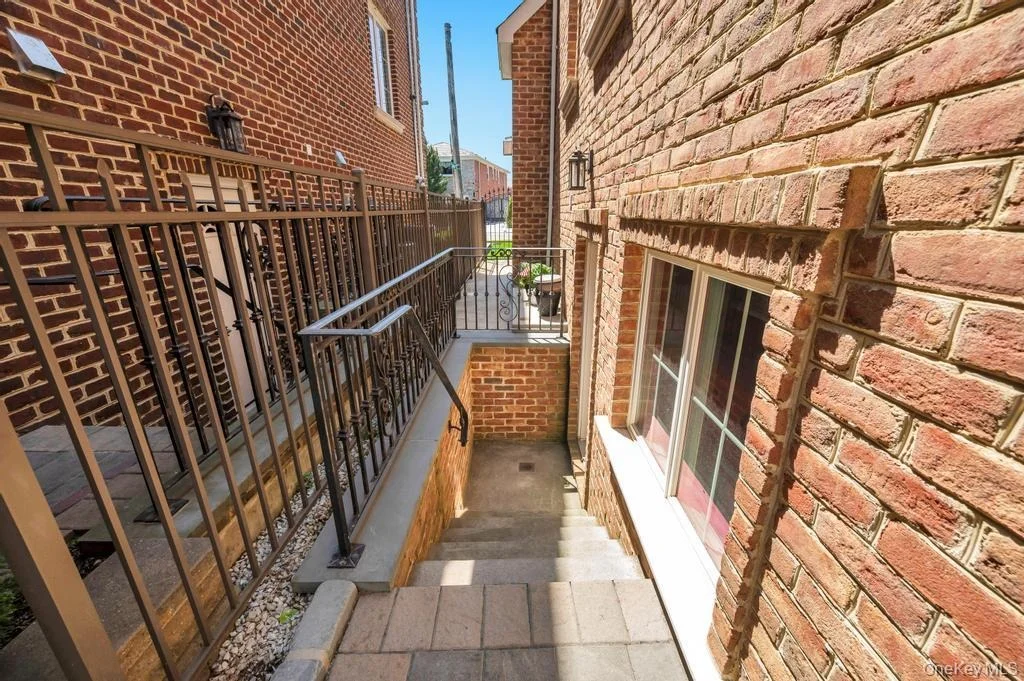 Photo of 339 150th Street