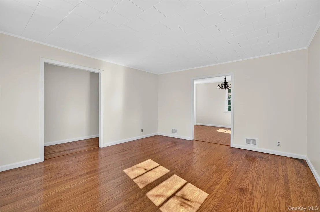 Photo of 12 Mid Oaks Drive