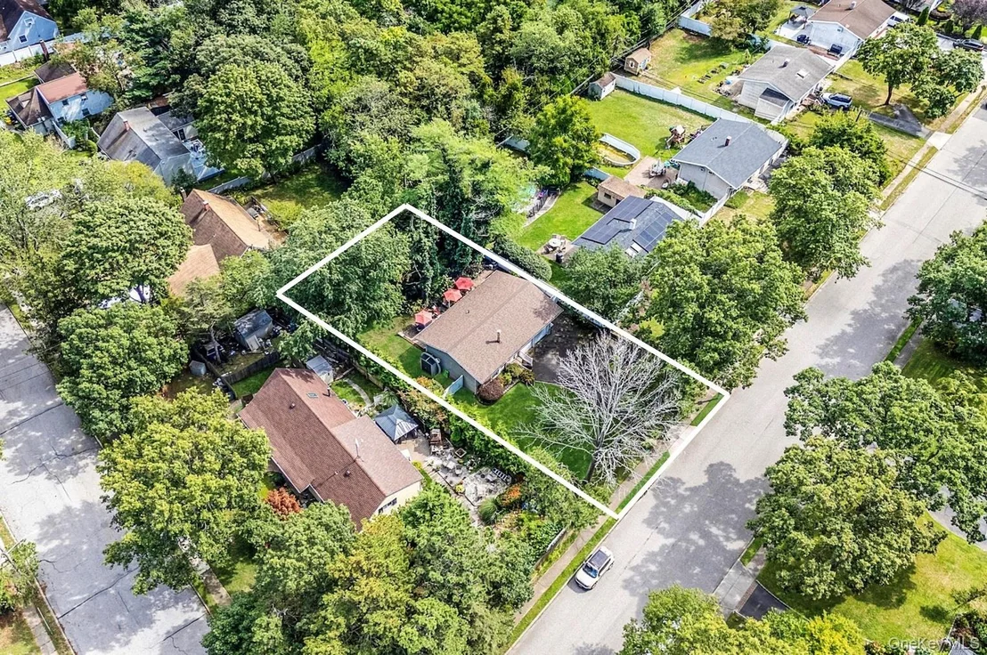 Photo of 27 Split Cedar Drive