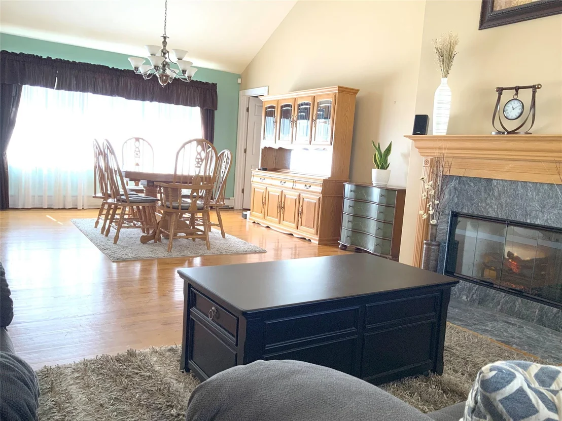 Photo of 8 Rolling Woods Lane