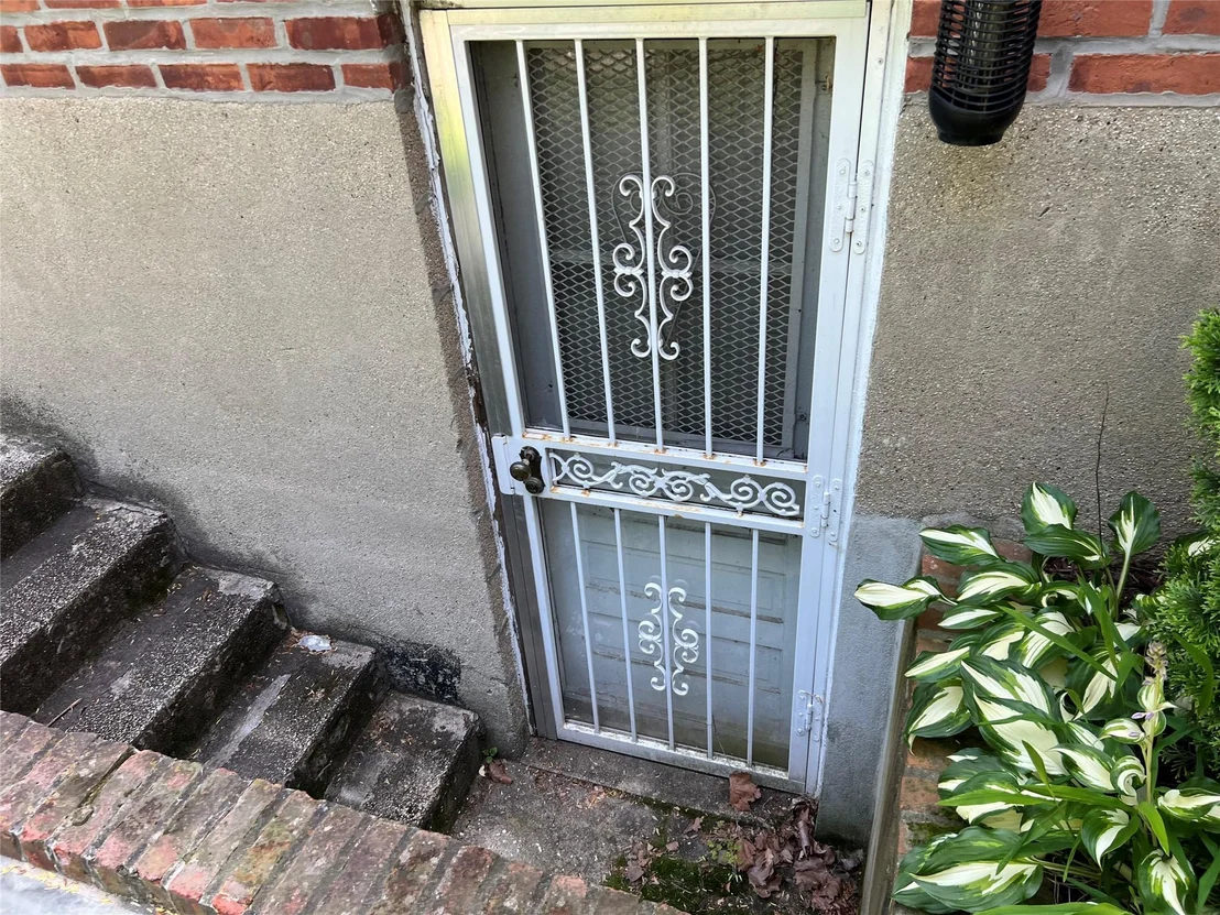 Photo of 2449 Young Avenue