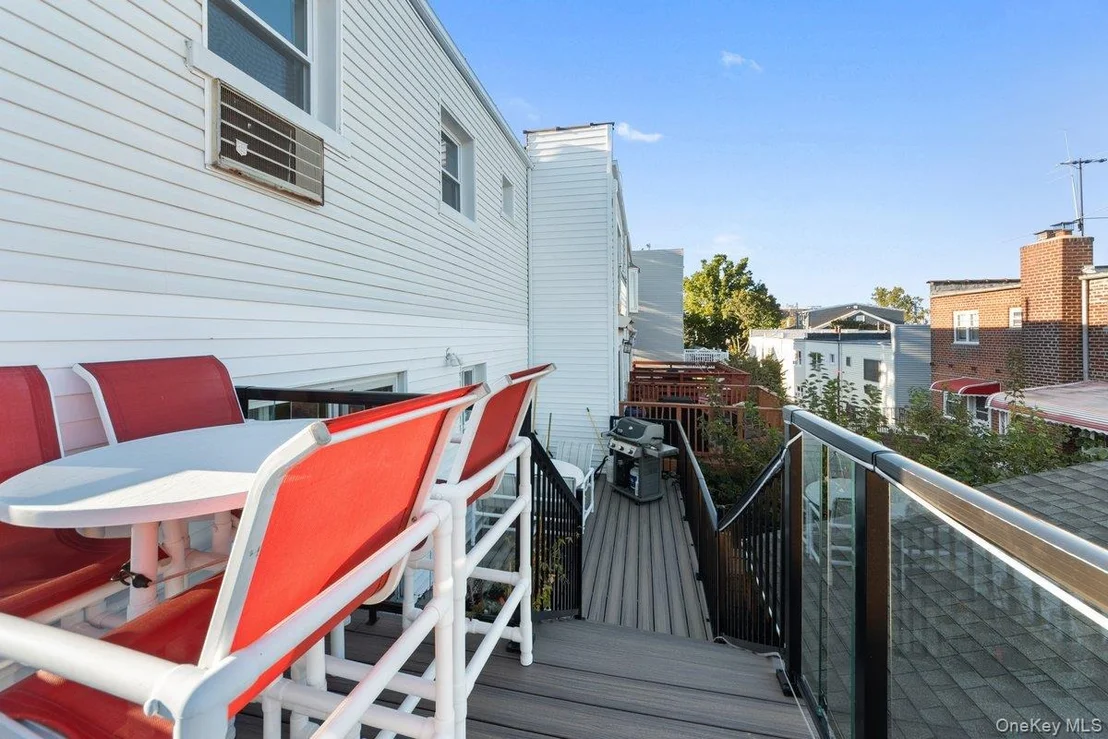 Photo of 902 Dean Avenue