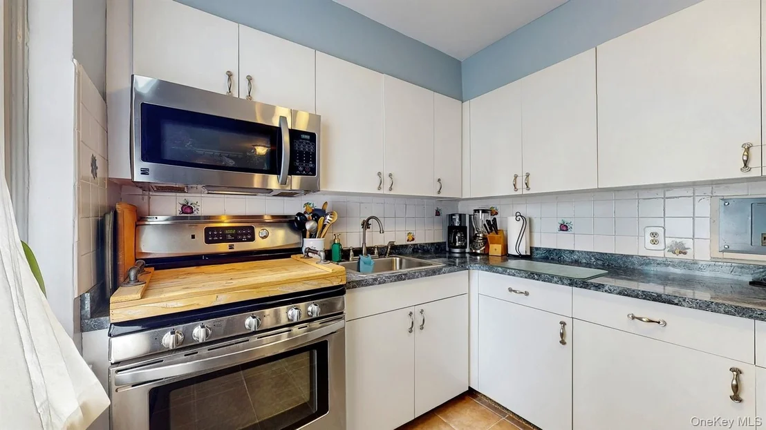 Photo of Unit 6C at 755 Bronx River Road